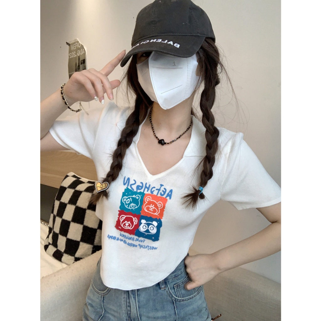 CHUNYU OUTLETS เสื้อครอปคอวี มาใหม่ งานสกรีน 0882-1#