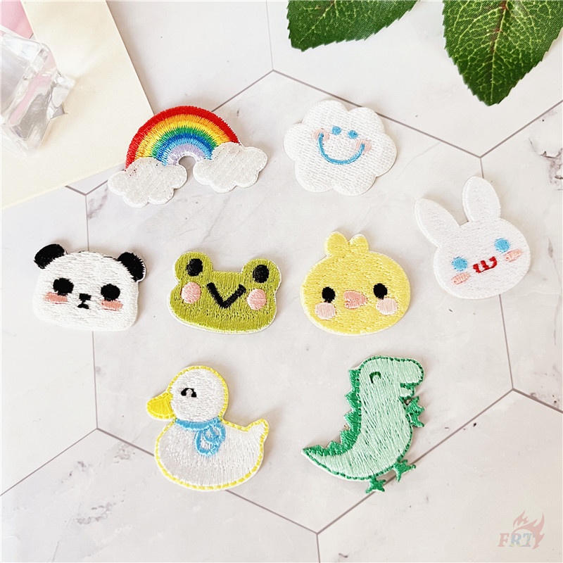 แผ่นสติกเกอร์ ลายสัตว์ กบ แพนด้า เป็ด กระต่าย ไดโนเสาร์ มีกาวในตัว สีรุ้ง แผ่นแพทช์รีดติดเสื้อ ปักลาย DIY สําหรับตกแต่งเสื้อผ้า กระเป๋า 1 ชิ้น
