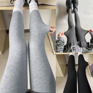 กางเกงเลกกิ้งสีเทาและสีดําสําหรับผู้หญิงลายทางแนวตั้งกางเกงเ…