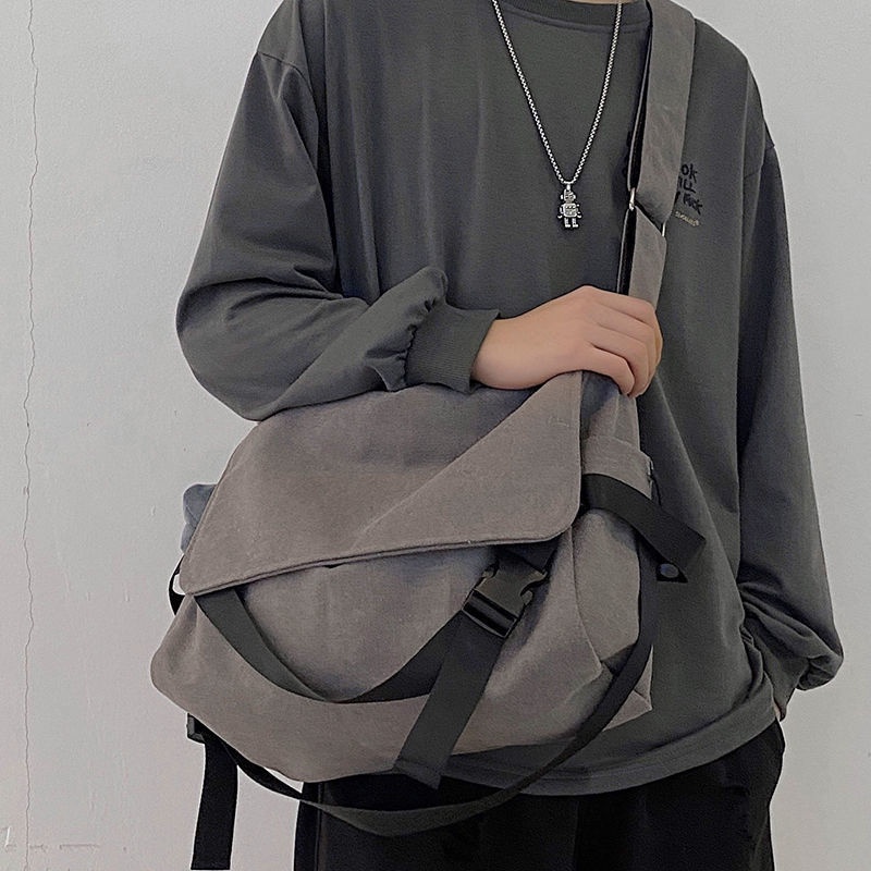 พร้อมส่ง❥กระเป๋าผ้าใบผู้ชายกระเป๋าสะพายไหล่ความจุขนาดใหญ่สบายๆนักเรียนที่เรียบง่าย