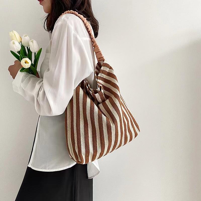 INS สไตล์ฮอต สไตล์เกาหลี กระเป๋าถือ กระเป๋าสะพาย ผ้าลูกฟูก พิมพ์ลาย เหมาะกับหลากหลายสไตล์ พร้อมส่ง. - รูปที่ 3