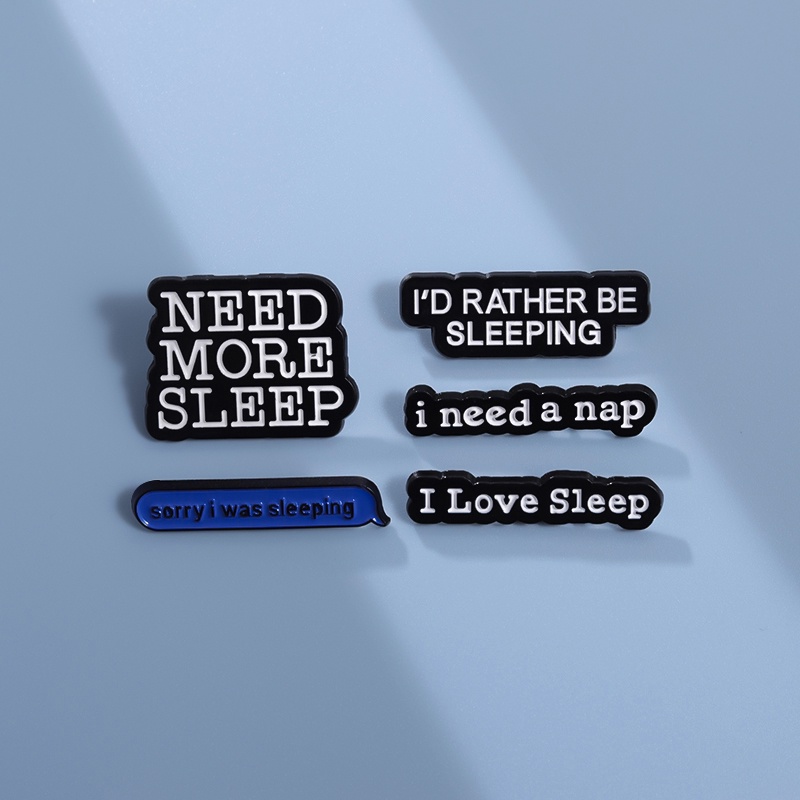 เข็มกลัด รูปการ์ตูน I Need More Sleep Texts Enamel Pin สําหรับเพื่อน