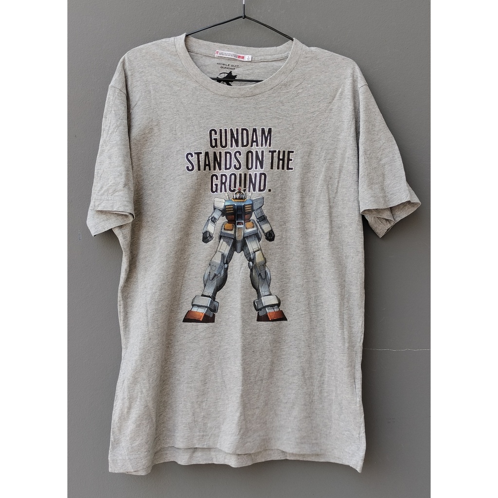 ดีมาก เสื้อยืดสีเทา การ์ตูน กันดั้ม Uniqlo x Mobile Suit Gundam