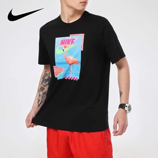 Nike ของแท้ 100% เสื้อยืดแขนสั้น พิมพ์ลายนกฟลามิงโก้ เหมาะกับฤดูร้อน สําหรับผู้ชาย DD1283