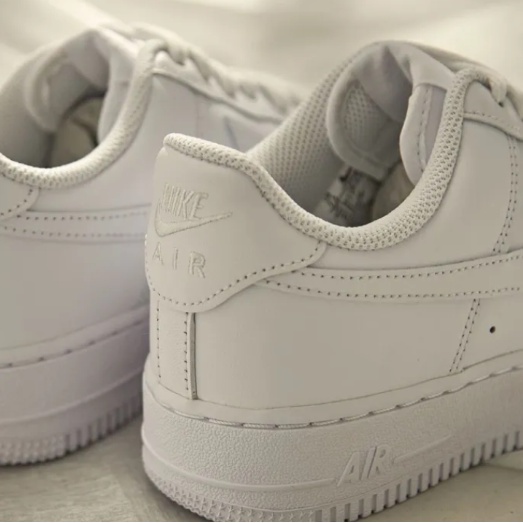 Nike Air Force 1 Low 07 รองเท้าผ้าใบ