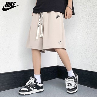 [ขายดี พร้อมส่ง] Nike กางเกงขาสั้นลําลอง พิมพ์ลาย ทรงหลวม ใส่สบาย ของแท้ 100% แฟชั่นเรโทร สําหรับผู้ชาย