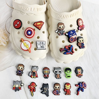 การ์ตูนซูเปอร์แมน มาร์เวล จิบบิทซ์ สําหรับผู้ชาย Hulk Batman Jibitz Croc Charm Iron Man Jibits Crocks อุปกรณ์เสริมรองเท้า จี้รองเท้า หมุดตกแต่ง