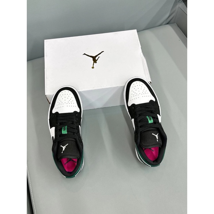 ของแท้ 100 % Nike Jordan Air Jordan 1 Black green รองเท้า true
