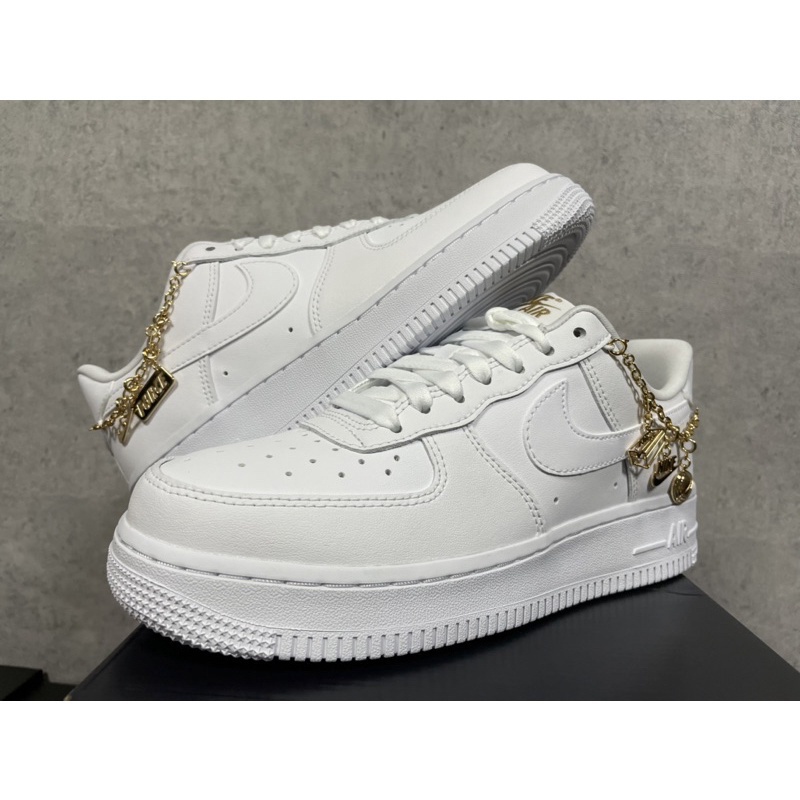 nike Nike Air Force 1 Low LX Lucky Charms โซ่ทองคำขาวบริสุทธิ์ AF1 DD1525-100  leisure and easy fas