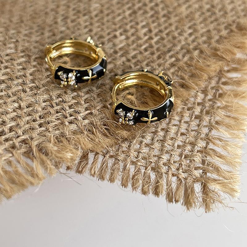 ต่างหูห่วง ทรงกลม ประดับเพทาย ขนาดเล็ก ลายดอกไม้ สีดํา สไตล์ฝรั่งเศส เรโทร - รูปที่ 3