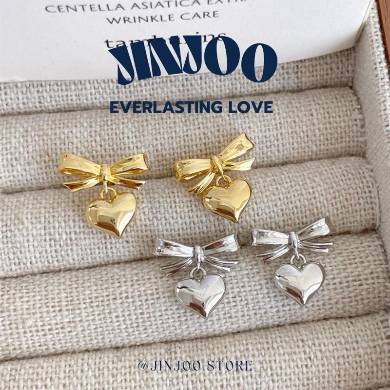 Jinjoo รหัส A48 ต่างหูโบว์รุ่น Everlasting Love ดีไซน์โบว์และหัวใจที่ห้อยลงมา (แป้นทับ925+จุกยาง)(ราคาต่อคู่)