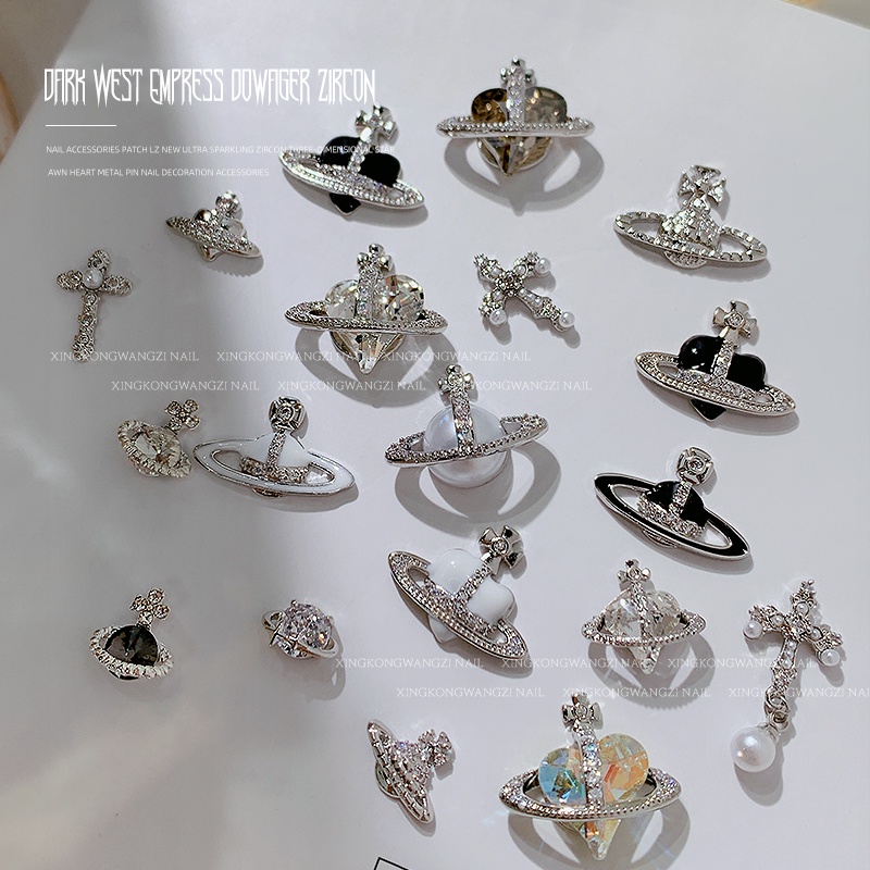 2 ชิ้นสไตล์ขายดี Dark Queen West เล็บZircon 2023 สไตล์ใหม่เพชร-studded Crooked Heart Pearlตกแต่งเล็บสามมิติ