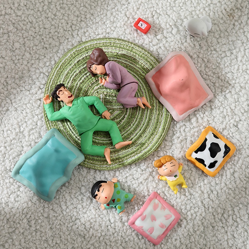 โมเดลฟิกเกอร์ รูปครอบครัวชินจังนอนหลับ Nohara น่ารัก ของเล่นสําหรับเด็ก 4 ชิ้น ต่อชุด