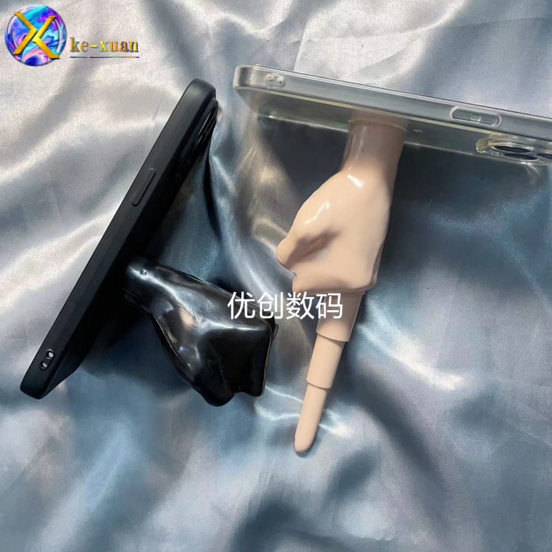 Spoof Creative Retractable Fist นิ้วกลาง iPhone16 11 13 15ProMax 7P 8P 14 12 XSMAX XR 16PRO เคสโทรศัพท์ Niche สนุกโทรศัพท์ป้องกันกรณี C8FL