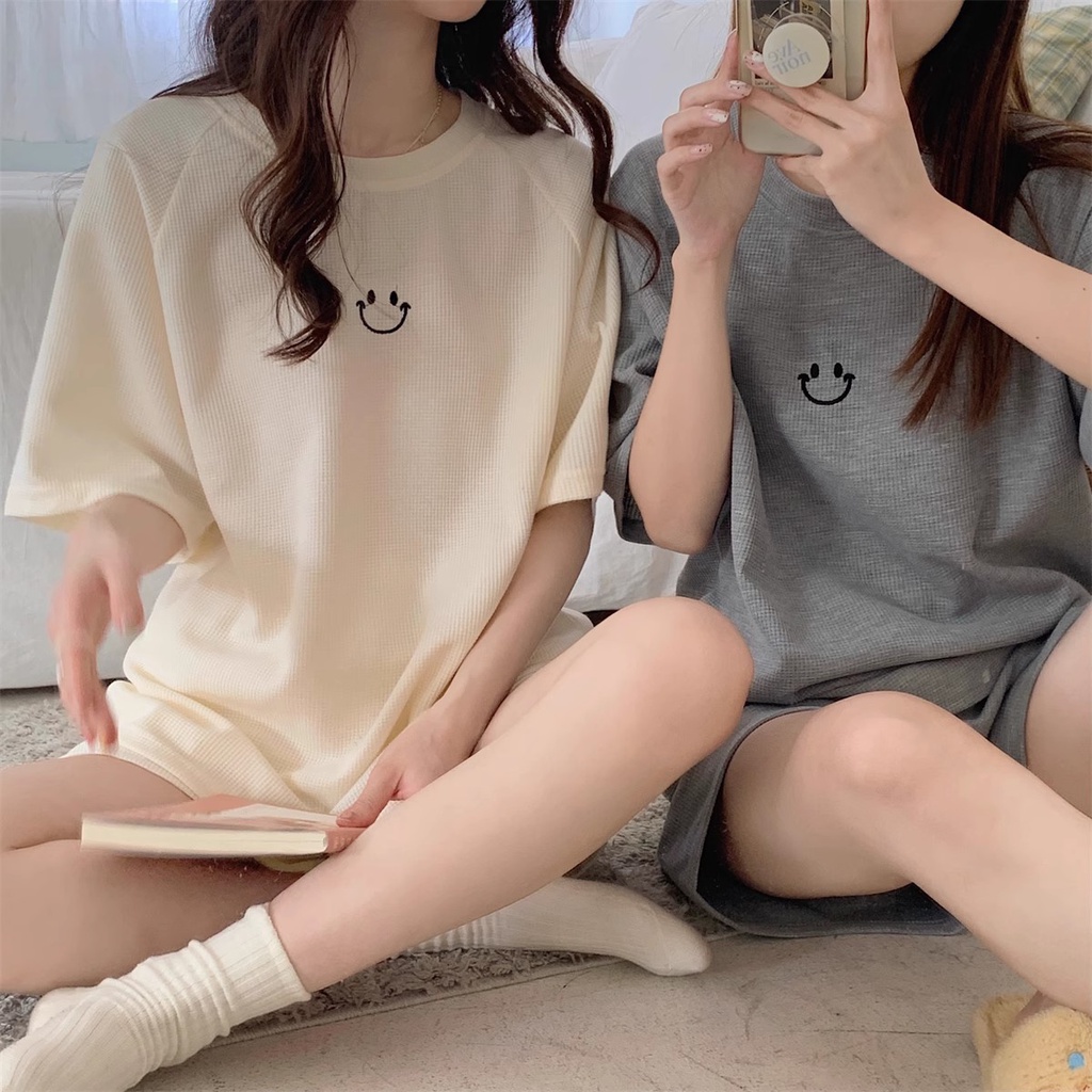 Fds ชุดนอน เสื้อแขนสั้น กางเกงขาสั้น ลายวาฟเฟิล หน้ายิ้ม สไตล์เกาหลี น่ารัก เรียบง่าย เหมาะกับฤดูร้อน สําหรับผู้หญิง
