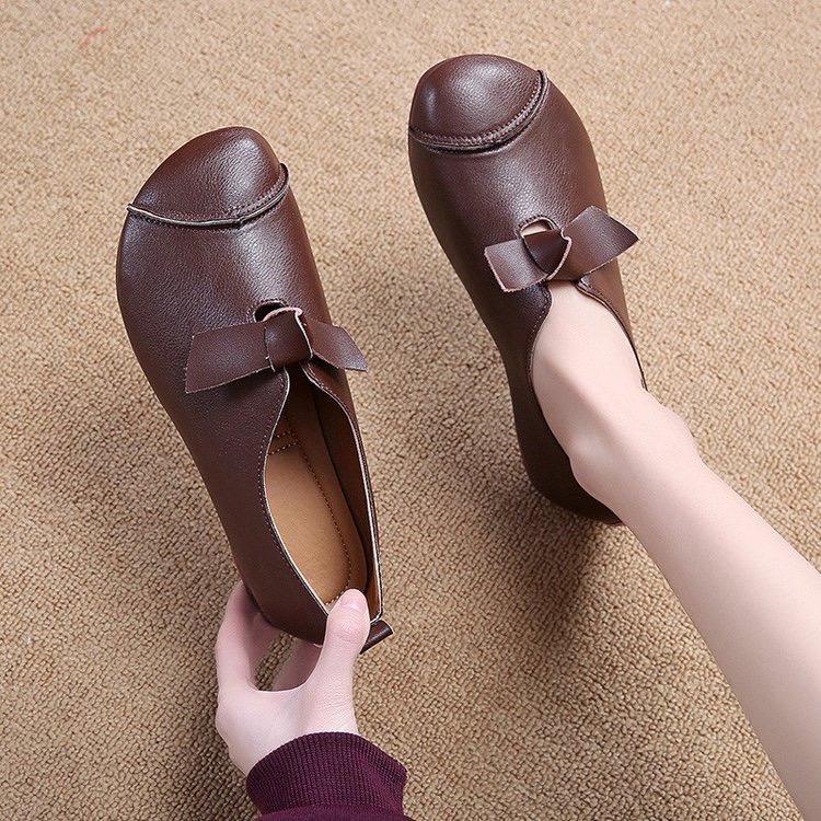 รองเท้าคัชชูหนังนิ่ม รองเท้าสวม เพื่อสุขภาพ พื้นยางพารา กันลื่น รองเท้าผู้หญิง แฟชั่น เบาสบาย OY