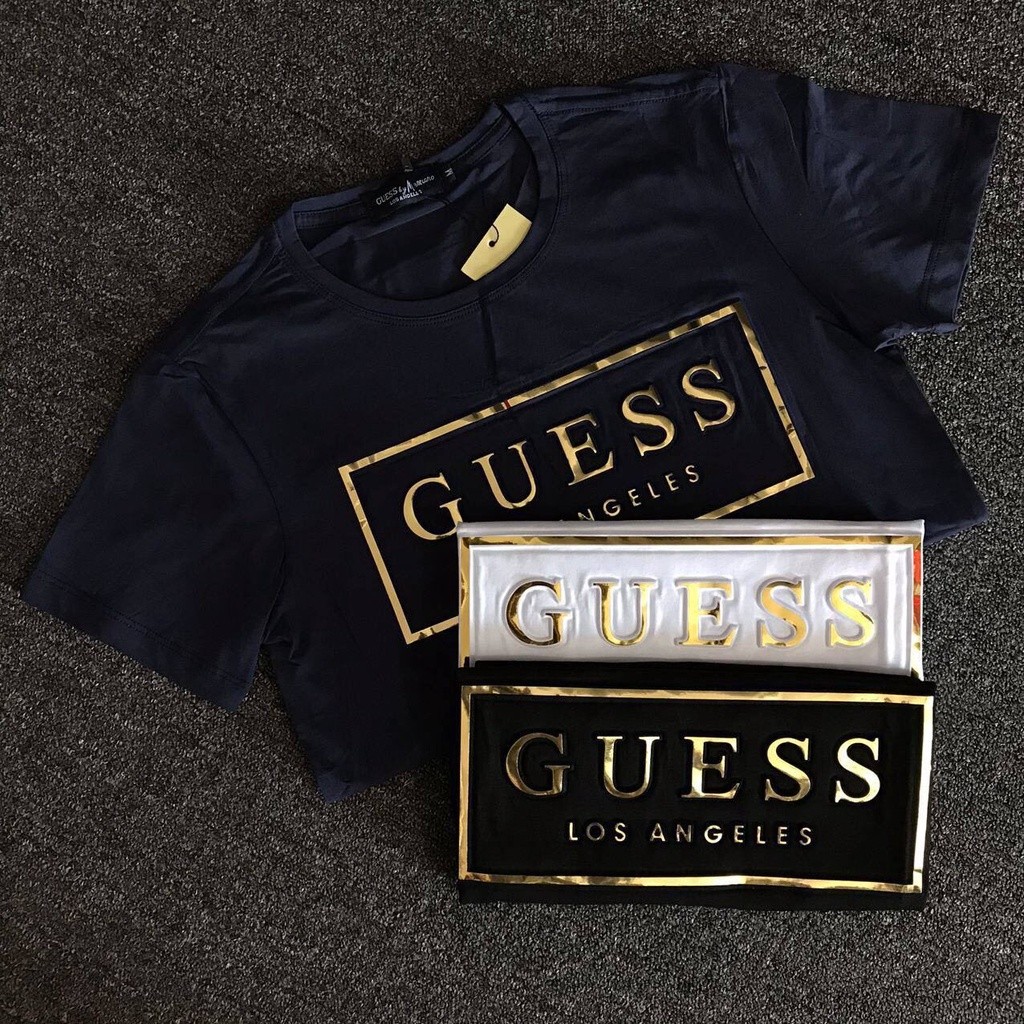 Guess เสื้อยืดคู่รักสไตล์เดียวกันสําหรับผู้ชายและผู้หญิง Guess แฟชั่นลําลอง Tan โลโก้พิมพ์เสื้อยืดแขนสั้นขนาดใหญ่คอปก + ป้าย S-5X