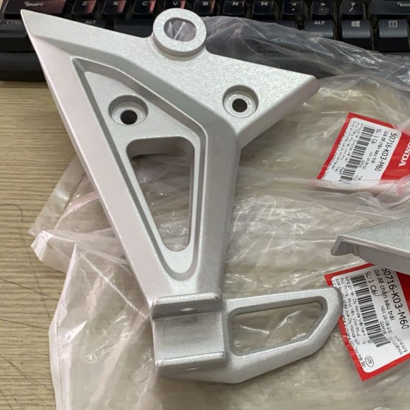 พักเท้าหลัง RSX 2014-2017 แท้ 50716K03M60 50715K03M60