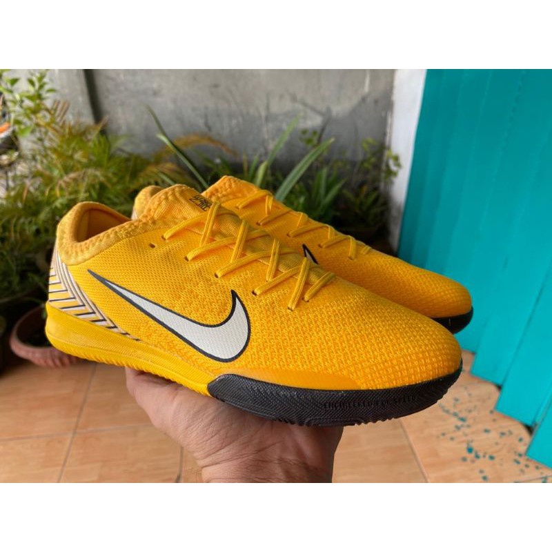 รองเท้าฟุตซอล Nike Mercurial Vapor 12 Pro Neymar Amarillo IC กีฬา