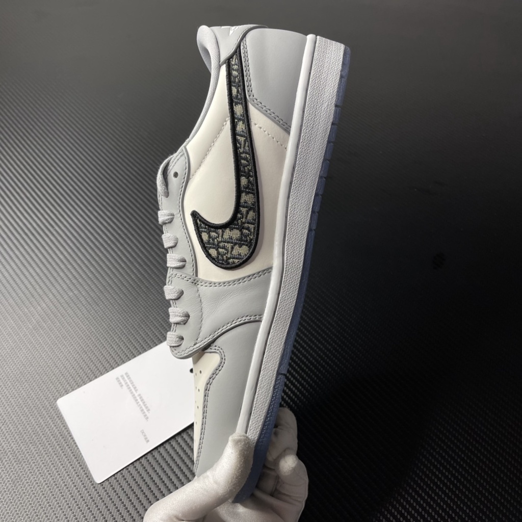 Air Jordan 1 Retro Low Dior CN8608 002 (ของแท้ 100%) รองเท้าผ้าใบ aj1