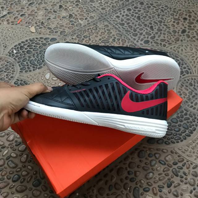 รองเท้าฟุตซอล Nike Lunar Gato II Black Red IC กีฬา