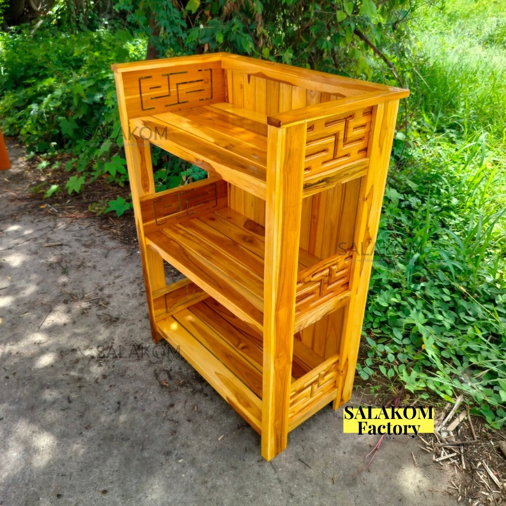 SLK ชั้นวางของใช้/ของตกแต่งบ้านไม้สัก 3 ชั้น 67.5*39*100 ซม. กว้าง*ลึก*สูง แบบฉลุจีน สีเคลือบใส 📌จัด