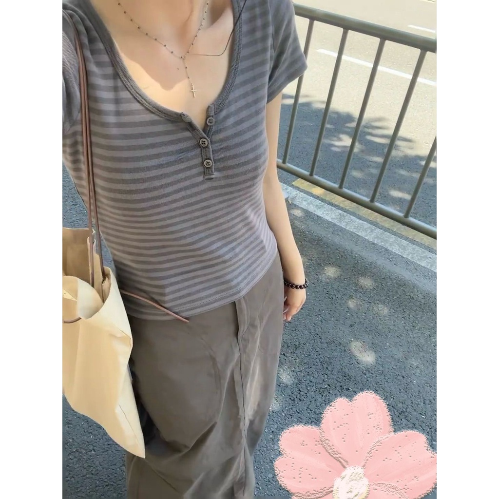 Brandy Melville เสื้อยืดแขนสั้น คอยู เข้ารูป ลายทาง สไตล์อเมริกัน แฟชั่นฤดูร้อน สําหรับผู้หญิง