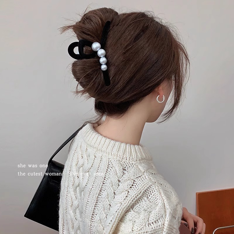 กิ๊บติดผม รูปปลาฉลาม ประดับไข่มุก ระดับไฮเอนด์ สีดํา สไตล์เกาหลี เรโทร เครื่องประดับ แฟชั่นสําหรับผู้หญิง