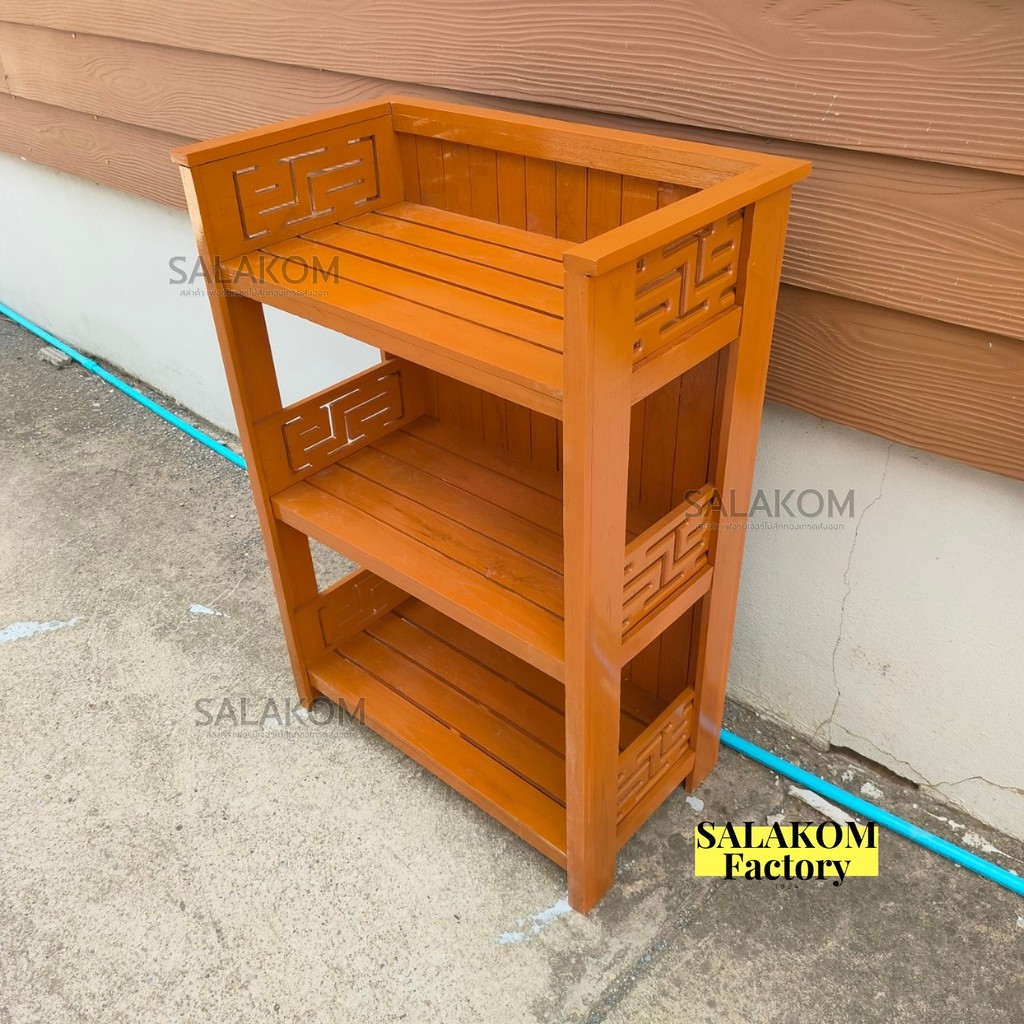 SLK ชั้นวางของใช้/ของตกแต่งบ้านไม้สัก 3 ชั้น 67.5*39*สูง100 ซม. กว้าง*ลึก*สูง แบบฉลุจีน สีย้อม(อิฐ) 