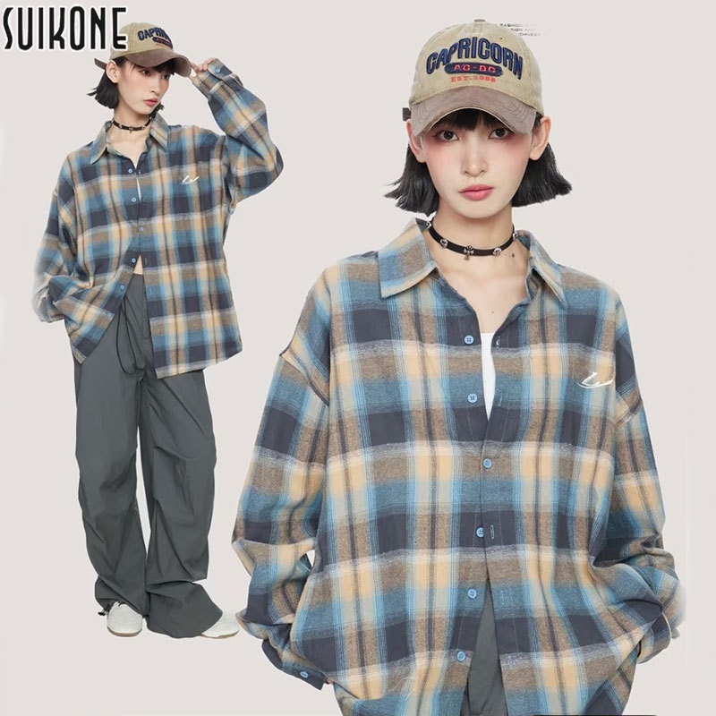 Suikone เสื้อเชิ้ตแขนยาวลําลอง คอปก ทรงหลวม ลายสก๊อต สไตล์เรโทร อเมริกัน แฟชั่นสําหรับผู้ชาย และผู้หญิง