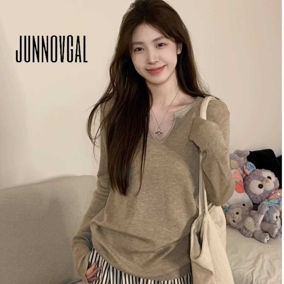 Junnovgal เสื้อยืดแขนยาว คอวี ทรงหลวม สีพื้น แฟชั่นฤดูใบไม้ร่วง สําหรับผู้หญิง 2023