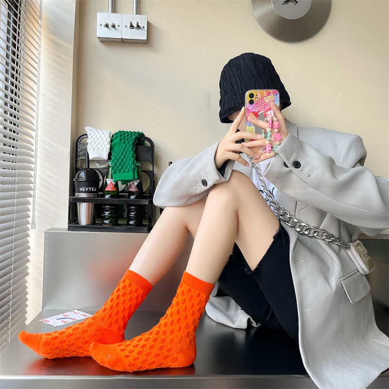 ถุงเท้า ข้อกลาง สีแคนดี้ สีดํา สีขาว แฟชั่นฤดูใบไม้ผลิ และฤดูใบไม้ร่วง สไตล์เกาหลี สําหรับผู้หญิง