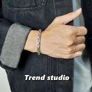สร้อยข้อมือฮิปฮอปสไตล์เดียวกับดารา ทันสมัย ​​สง่างาม ดูโดดเด่นมาก วัสดุเหล็กไทเทเนียมไม่ซีดจาง ชุดสร้อยข้อมือคุณภาพสูง