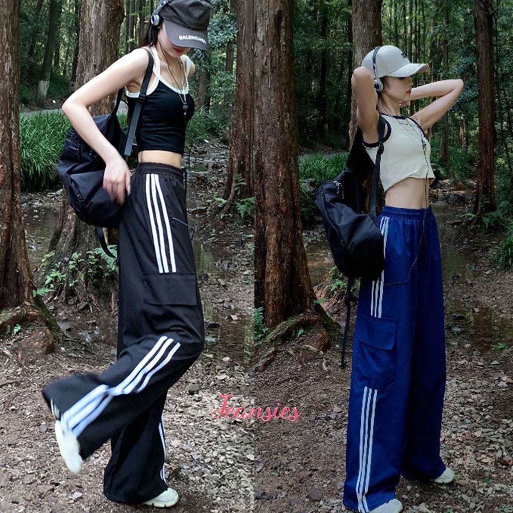 กางเกงขายาวเอวสูงเป็นทรงขากระบอกกว้าง ใส่แล้วดูสูงเพรียว