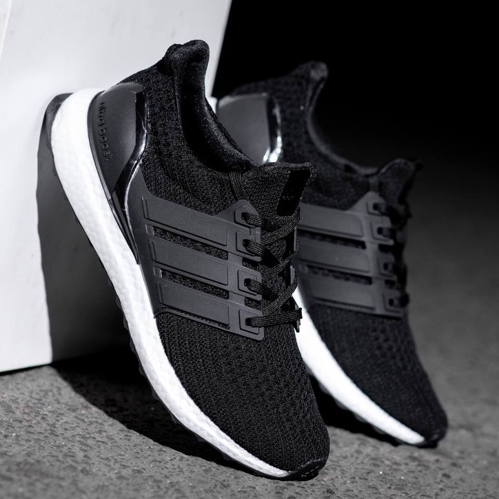 ADIDAS ULTRA BOOST 4.0 BLACK WHITE - SEPATU ADIDAS RUNNING ULTRA BOOST ORIGINAL 100% / ADIDAS ORIGI