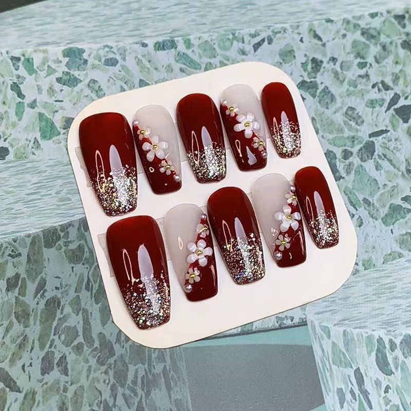 เล็บปลอม แบบยาวปานกลาง แฮนด์เมด ลายดอกไม้ สีแดง สําหรับเจ้าสาว งานแต่งงาน ปีใหม่