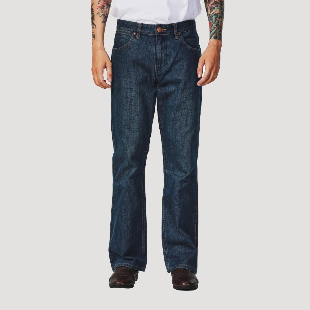 WRANGLER กางเกงยีนส์ผู้ชาย คอลเลคชั่น Legend Of Wrangler FW24 เอวสูง ทรงขาม้า รุ่น WR F124MBOTN07 - สียีนส์กลาง