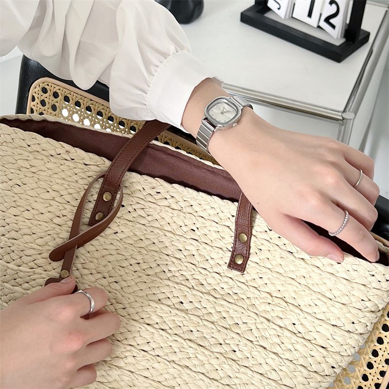 นาฬิกาข้อมือควอตซ์ ทรงสี่เหลี่ยม หรูหรา ระดับไฮเอนด์ แฟชั่นสําหรับสตรี
