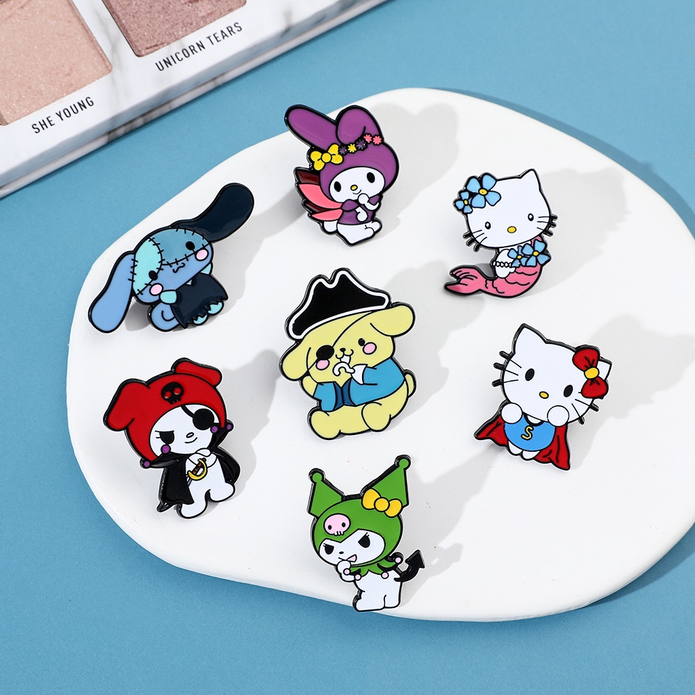 เข็มกลัด รูปการ์ตูนอนิเมะ Sanrio Hello Kittys และ Kuromi น่ารัก เครื่องประดับ สําหรับกระเป๋าเป้สะพายหลัง กระเป๋าเอกสาร เข็มกลัดแฟชั่น ของขวัญ