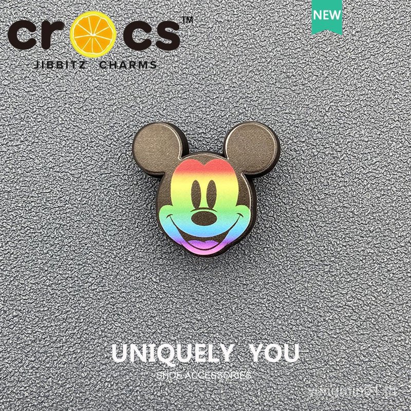 Crocs jibbitz charms Disney สายรุ้ง เฉลิมฉลองรองเท้า หัวเข็มขัด อุปกรณ์เสริมรองเท้า DIY