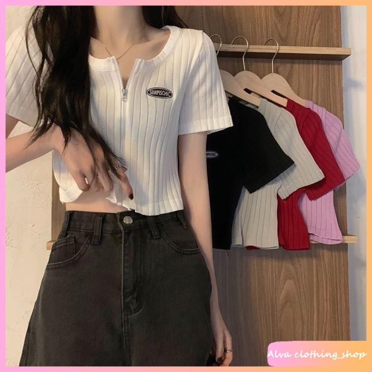 Alva พร้อมส่ง เสื้อยืดครอปไหมพรม คอกแขนสั้น ซิปหน้า ผ้าร่อง แต้งโลโก้ 5สี สไตล์เกาหลี #K44