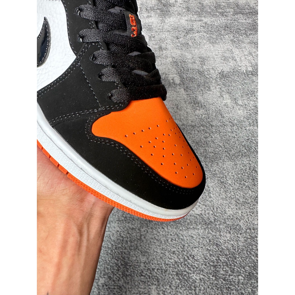 Nike Air Jordan 1 Lowสีดำและสีส้มรองเท้าบาสเกตบอลคลาสสิกวัฒนธรรมวินเทจลำลองต่ำ รองเท้าผ้าใบ   ผู้ชาย ผู้หญิงแท้100%