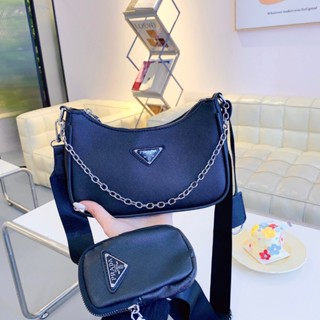 Three-in-one Prada กระเป๋าสะพายไหล่ ผ้าไนล่อน แต่งสายโซ่คล้อง สําหรับสตรี 2023 M1268