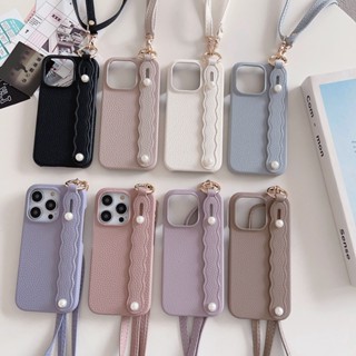 เคสโทรศัพท์มือถือหนัง กันกระแทก พร้อมสายคล้องข้อมือ สําหรับ IPhone 15 14 Plus 13 12 11 Pro Max