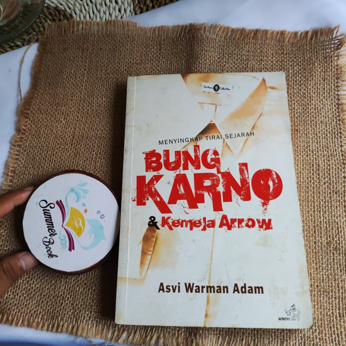 เสื้อ KEMEJA BUNG KARNO & ARROW - ASVI WARMAN ADAM | หนังสือมือสองต้นฉบับ