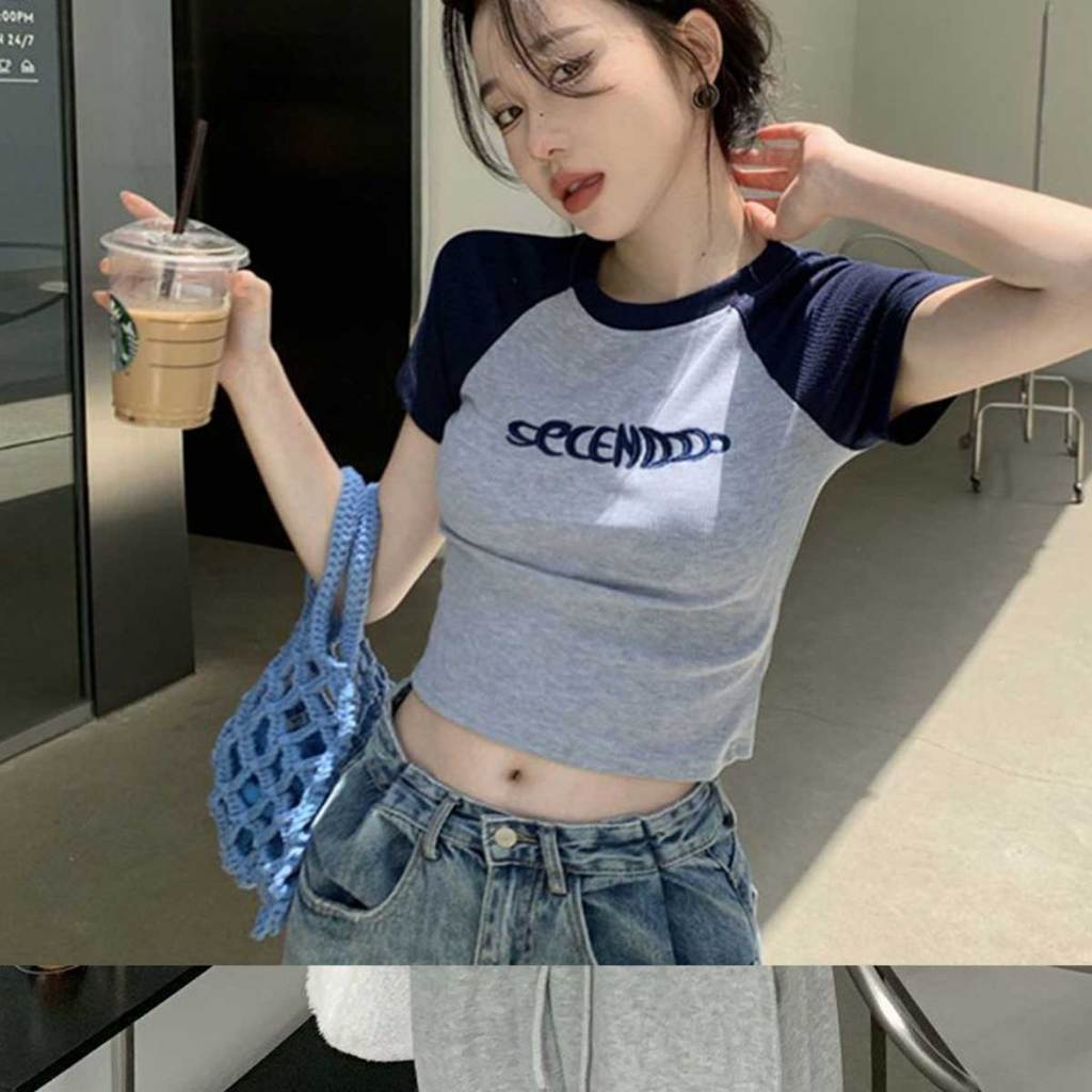 เสื้อครอปแขนสั้นพิมพ์ลายตัวอักษรสำหรับผู้หญิง ไตล์เกาหลี