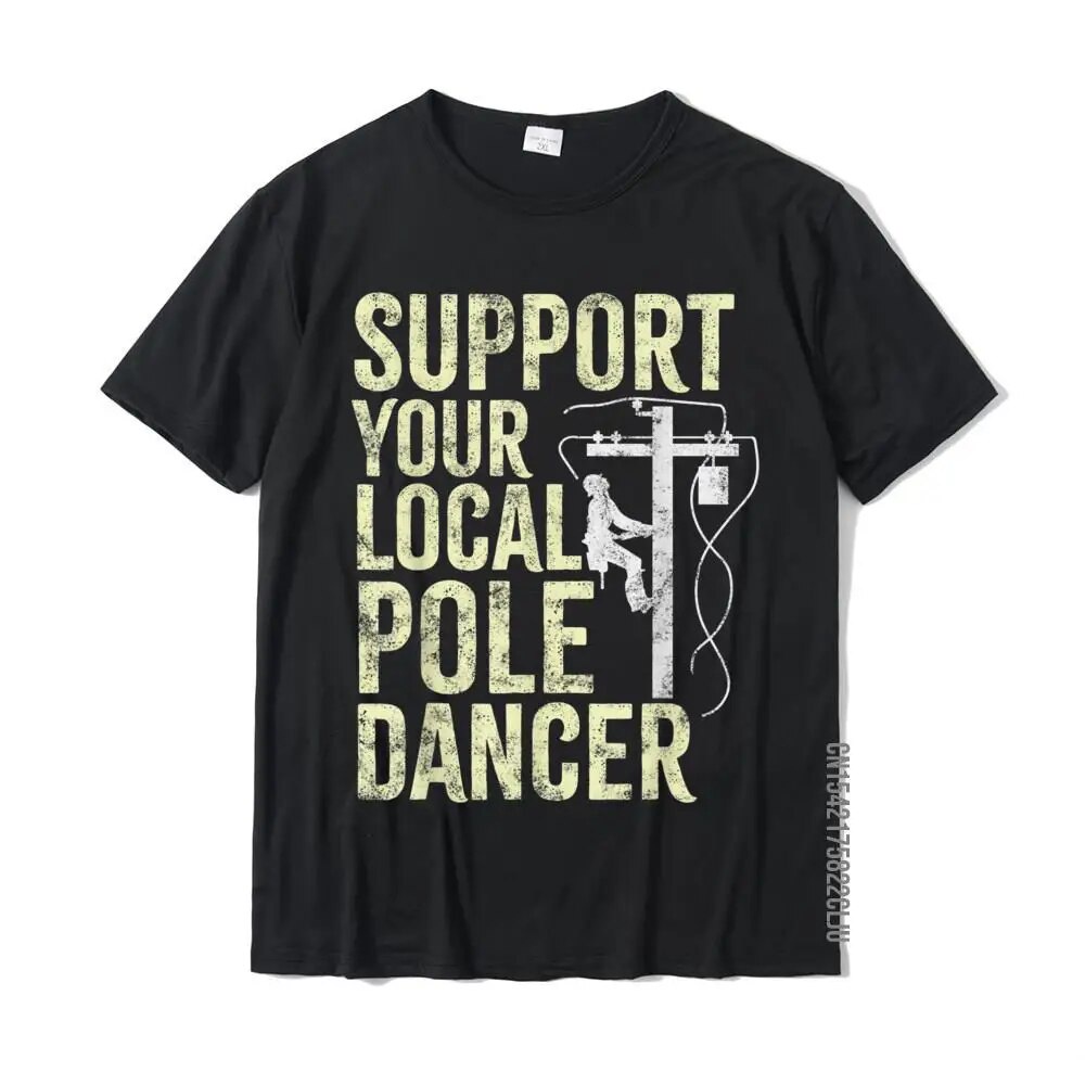 เสื้อยืดท็อป ผ้าฝ้าย พิมพ์ลาย Lineman Support Your Local Pole Dancer สําหรับผู้ชาย
