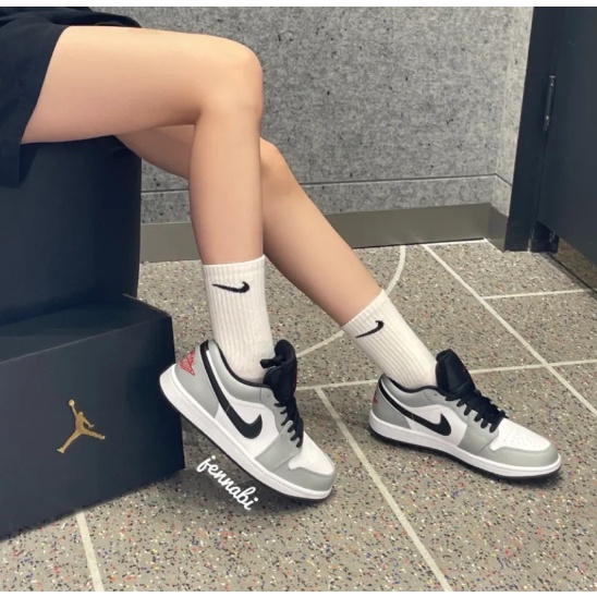 ของแท้ 100 %  Nike Air Jordan 1 Low Light Smoke Grey สีเทา sports