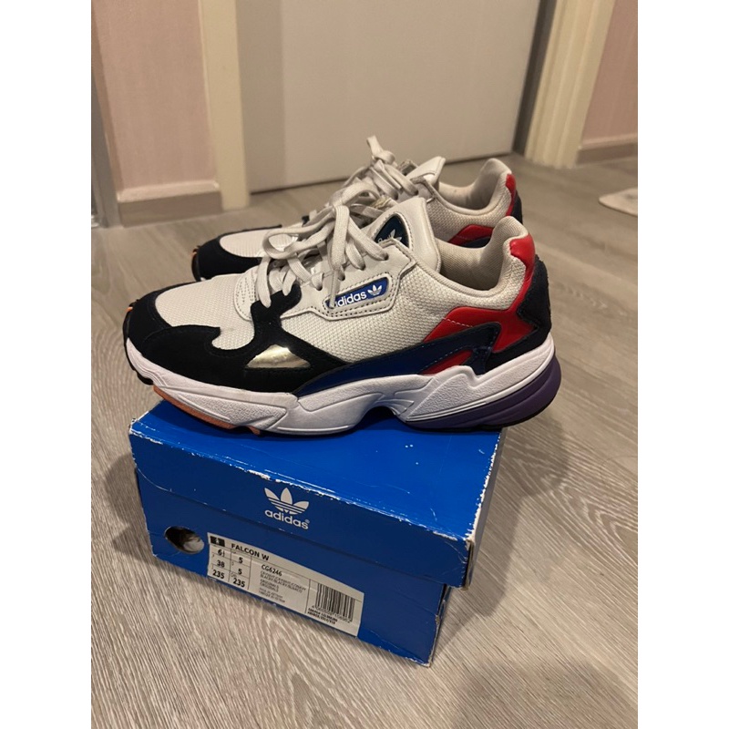 Lisa hot sale adidas falcon