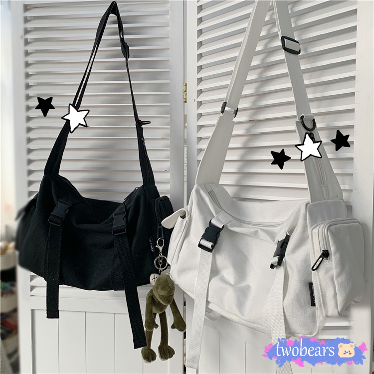พร้อมส่ง กระเป๋าสะพายไหล่ ผ้าแคนวาส กระเป๋าสะพายข้าง วินเทจ แฟชั่น ปรับสายได้ ช่องเก็บของเยอะ